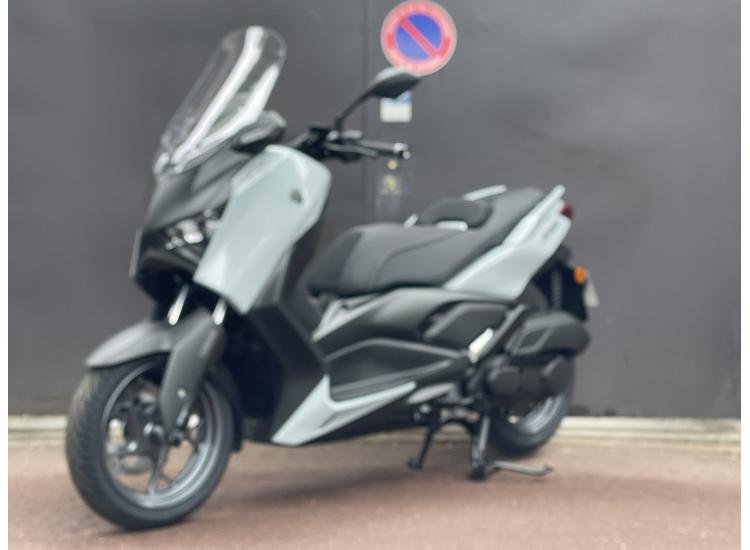 YAMAHA XMAX 300 TECH MAX TECHMAX - 821KM - GARANTIE CONSTRUCTEUR