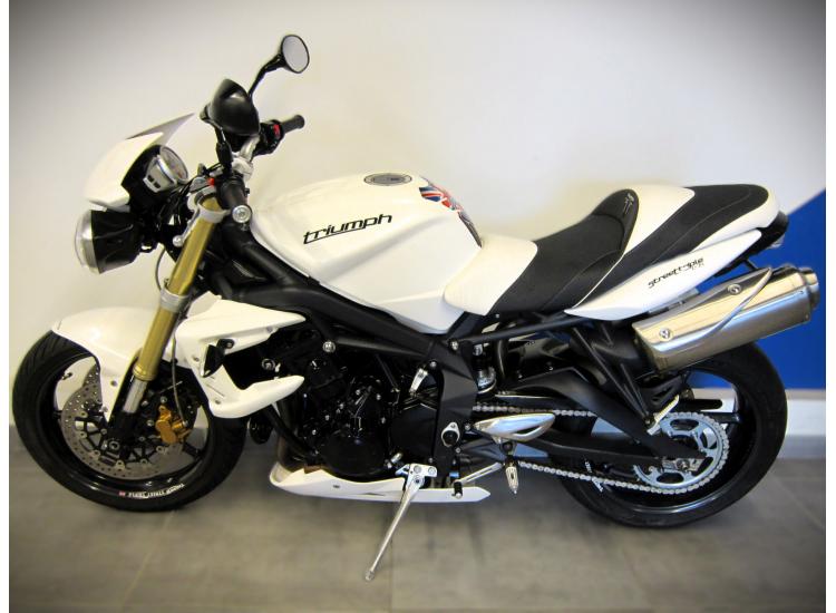 TRIUMPH STREET TRIPLE 675