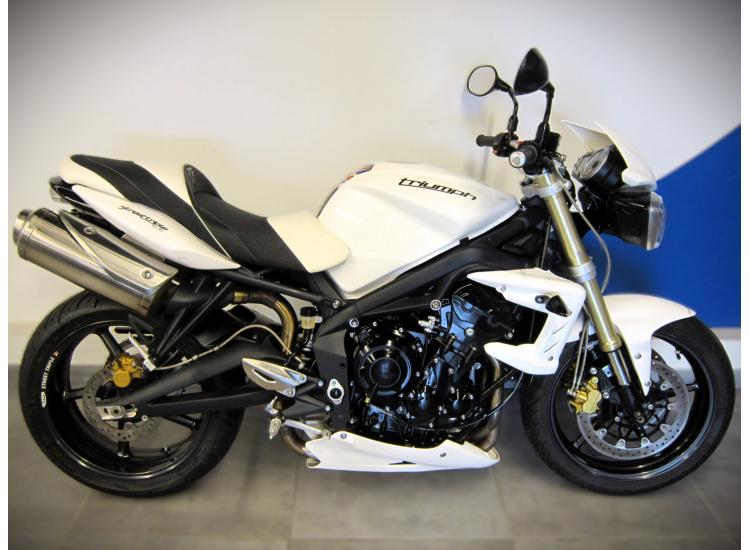TRIUMPH STREET TRIPLE 675