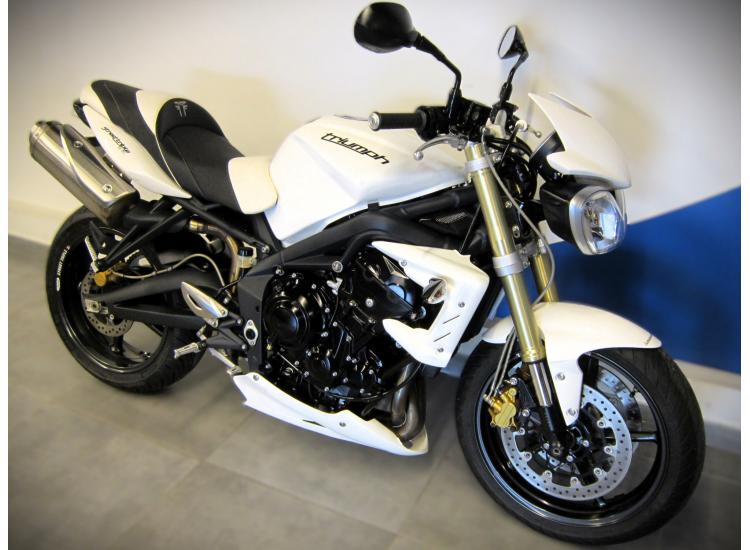 TRIUMPH STREET TRIPLE 675