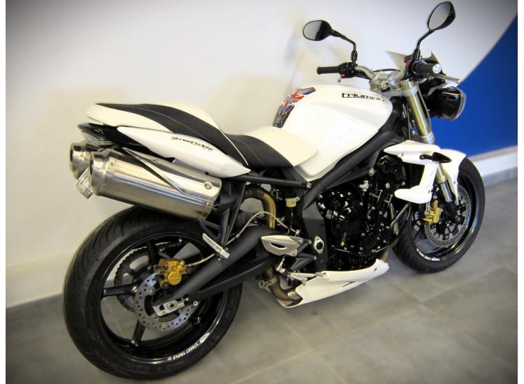 TRIUMPH STREET TRIPLE 675