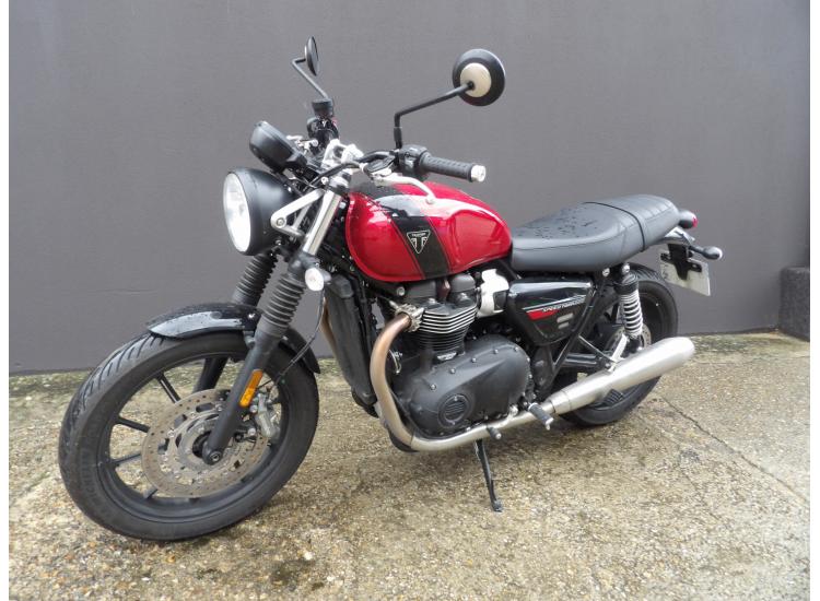 TRIUMPH SPEED TWIN 900