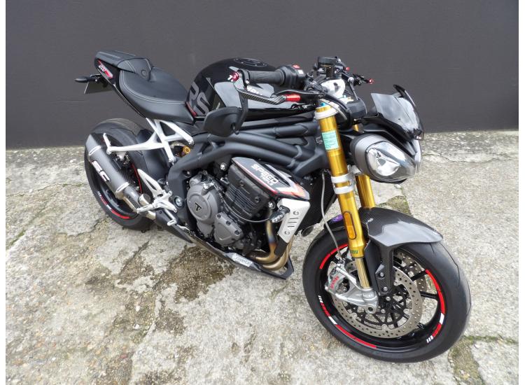 TRIUMPH SPEED TRIPLE 1200 RS