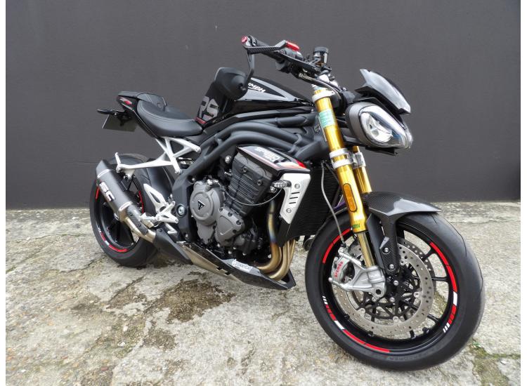 TRIUMPH SPEED TRIPLE 1200 RS