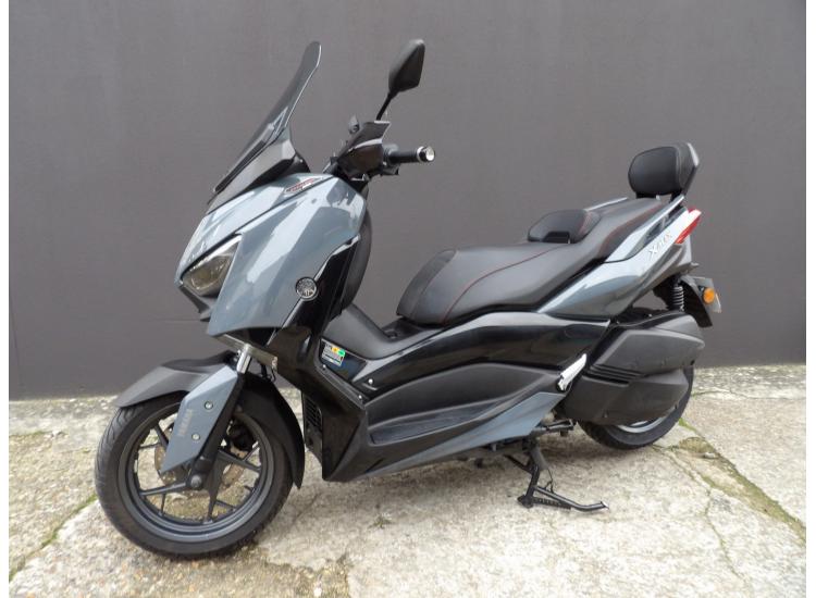 YAMAHA XMAX 300 Tech Max